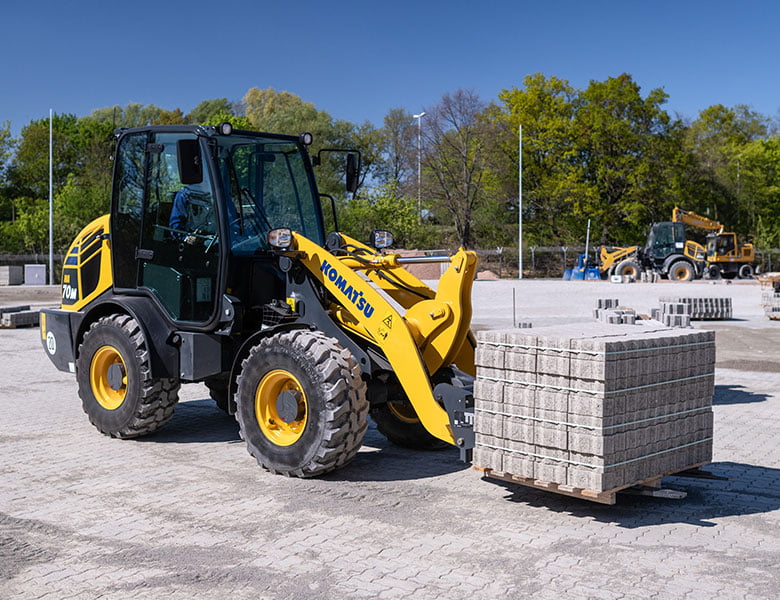 Matériel Komatsu France SAMI TP pour entreprise de travaux publics, génie civil, de construction. Machine d'occasion et neuves. Location machine.