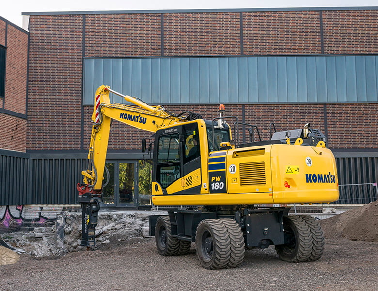 Matériel hydraulique sur pneus Komatsu France SAMI TP pour entreprise de travaux publics, génie civil. Machines d'occasions et neuves. Location machine. Machine btp. Location pelle. Prix location pelle. Pelle hydraulique.