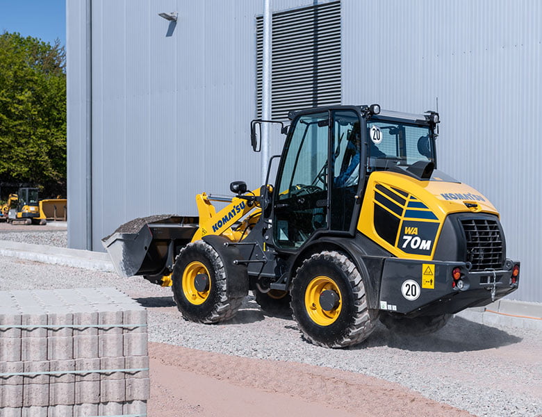 Matériel Komatsu France SAMI TP pour entreprise de travaux publics, génie civil, de construction. Machine d'occasion et neuves. Location machine.