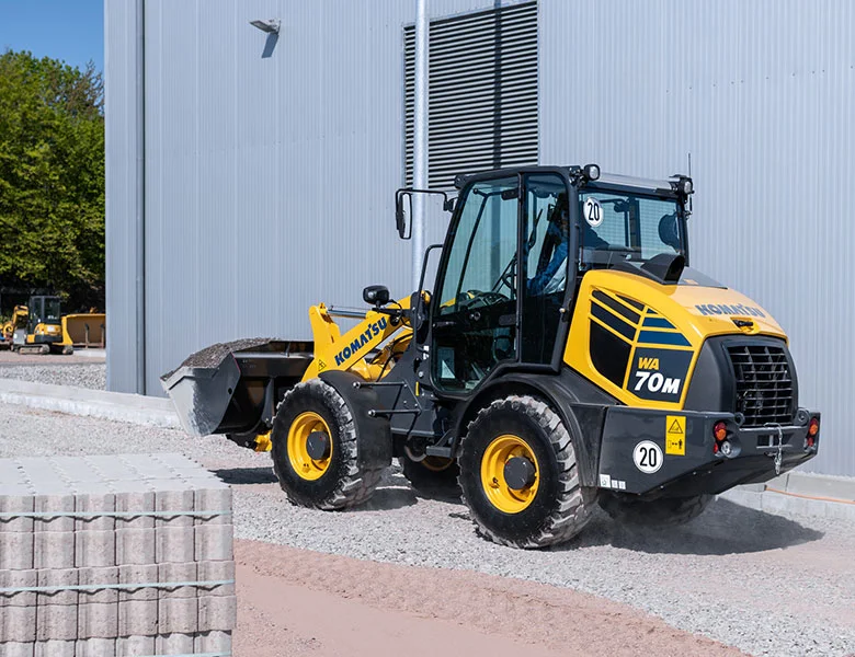 Matériel Komatsu France SAMI TP pour entreprise de travaux publics, génie civil, de construction. Machine d'occasion et neuves. Location machine.