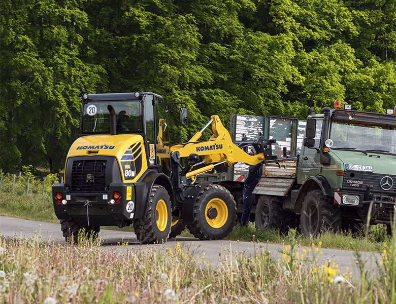 Matériel Komatsu France SAMI TP pour entreprise de travaux publics, génie civil, de construction. Machine d'occasion et neuves. Location machine.